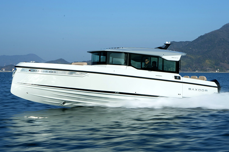 Ad custom yacht