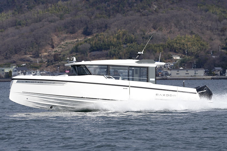 Ad custom yacht